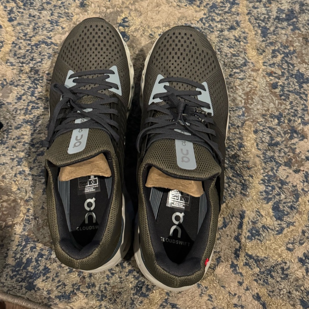 On CloudSwift Men’s size 9